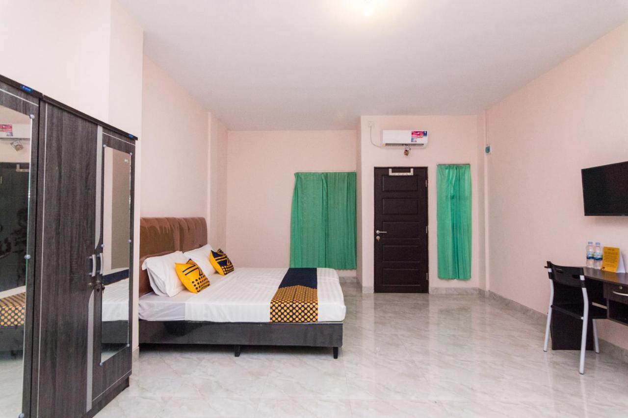 Oyo 1917 Mamora Hotel Batam